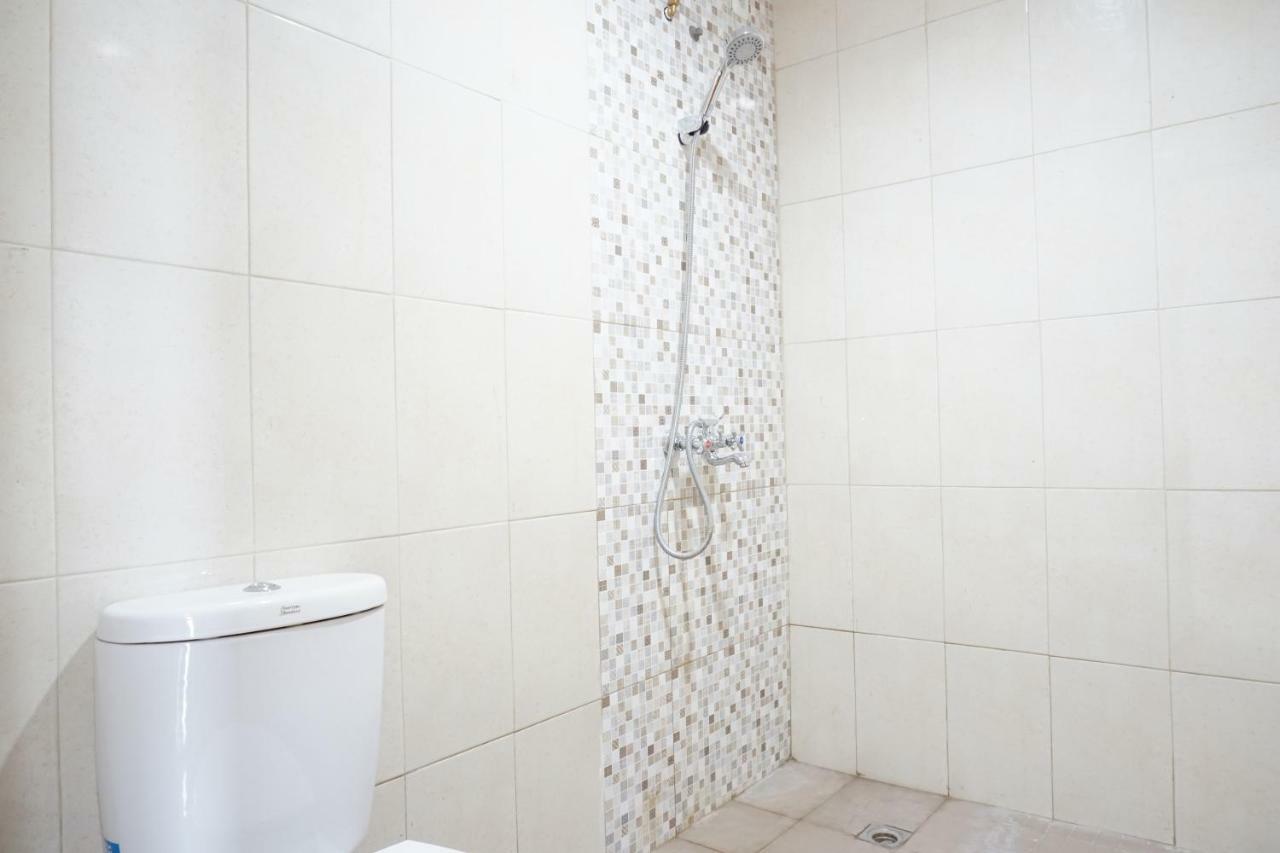 Residences By Reddoorz Near Mt Haryono - Minimum Stay 7 Days Jakarta Eksteriør bilde