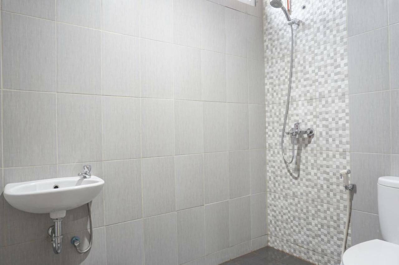 Residences By Reddoorz Near Mt Haryono - Minimum Stay 7 Days Jakarta Eksteriør bilde
