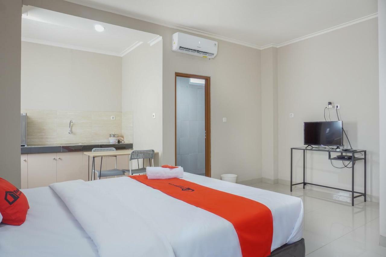 Residences By Reddoorz Near Mt Haryono - Minimum Stay 7 Days Jakarta Eksteriør bilde